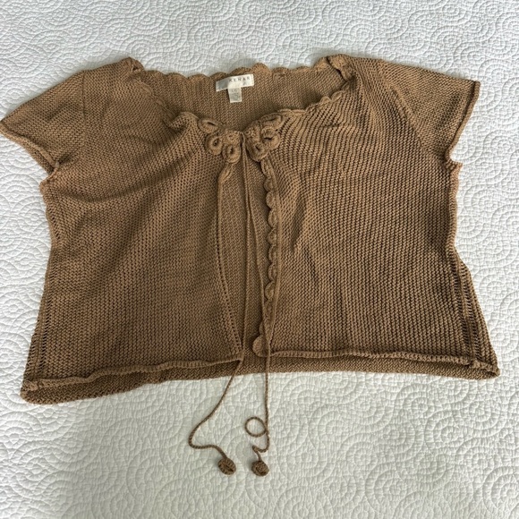 Kenar Cream Tan Crop Tie-Front Blouse - Picture 9 of 9